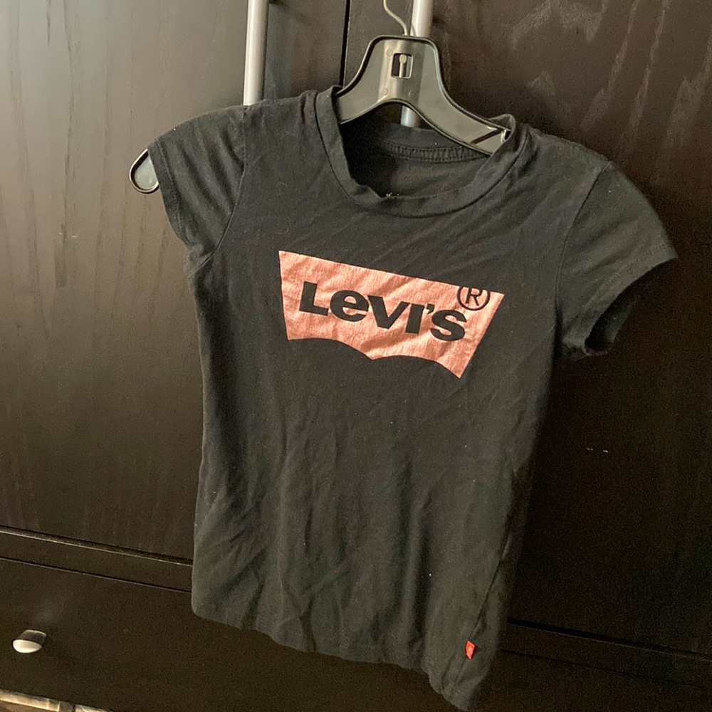 Black and pink Levi’s shirt